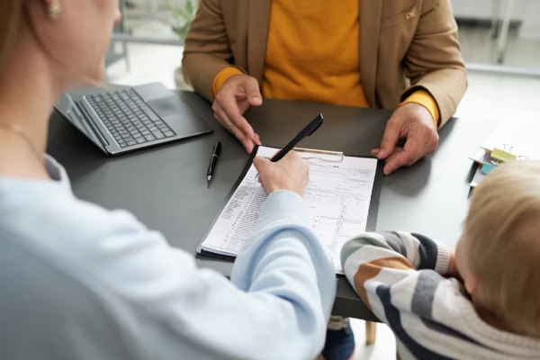 Our Solicitor is explaining to parent about child custody law